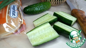 Стейк бургер с "битым" огурцом Стейк бургер с "битым" огурцом