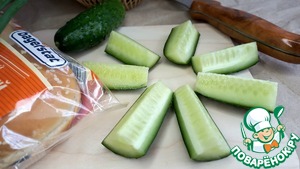 Стейк бургер с "битым" огурцом Стейк бургер с "битым" огурцом