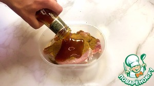 Свиные стейки на сковороде