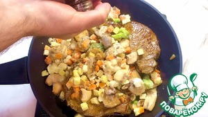 Свиные стейки на сковороде