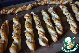 Слоёные палочки с фаршем и сыром