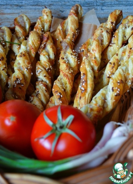 Слоёные палочки с фаршем и сыром