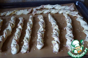 Слоёные палочки с фаршем и сыром