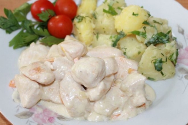Куриное филе со сливочно-сметанным соусом Куриное филе со сливочно-сметанным соусом