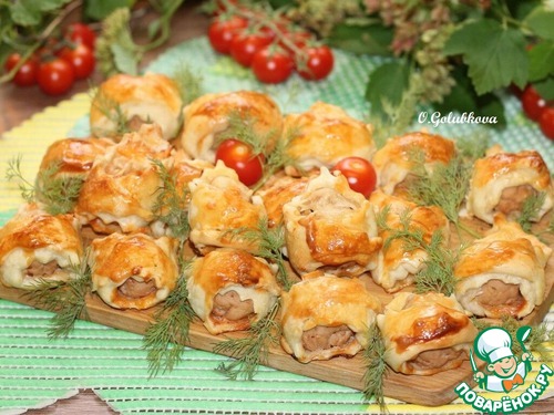 Слойки с начинкой из фарша