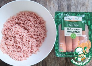 Дрожжевой пирог с сосисками и сыром