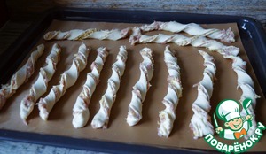 Слоёные палочки с фаршем и сыром