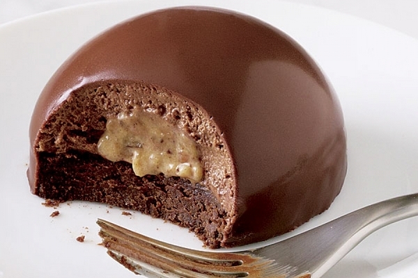 Десерт «Шоколадная бомба» на сливках Десерт «Шоколадная бомба» на сливках