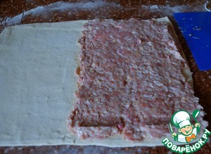 Слоёные палочки с фаршем и сыром