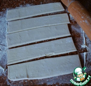 Слойки с сосисками и черри