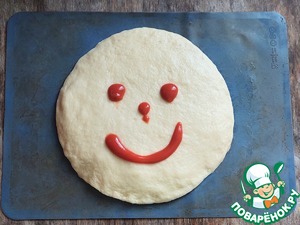 Дрожжевой пирог с сосисками и сыром