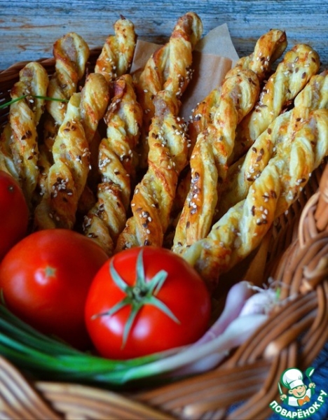 Слоёные палочки с фаршем и сыром
