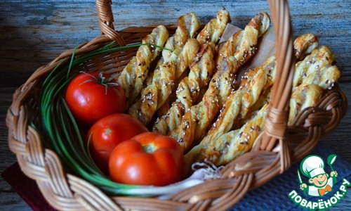 Слоёные палочки с фаршем и сыром