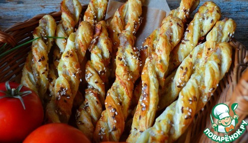 Слоёные палочки с фаршем и сыром