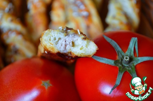 Слоёные палочки с фаршем и сыром