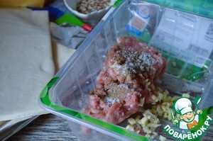 Слоёные палочки с фаршем и сыром