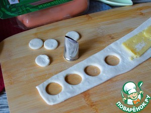 Слойки с сосисками и черри