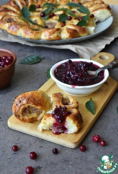 Колбасный венок с медово-горчичной глазурью Колбасный венок с медово-горчичной глазурью