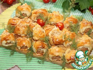 Слойки с начинкой из фарша