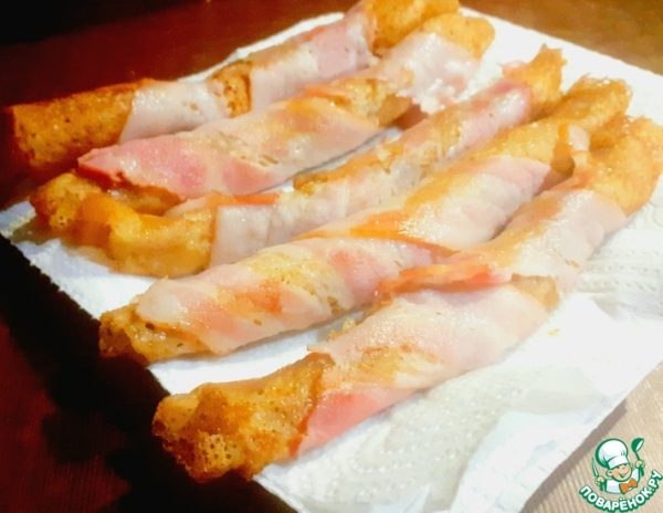 Блинные трубочки в беконе