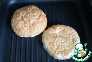 Бургер из индейки с пикантным соусом