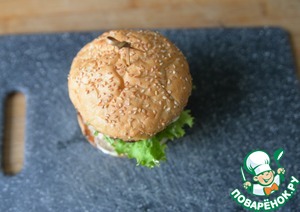 Бургер из индейки с пикантным соусом