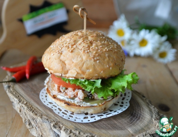 Бургер из индейки с пикантным соусом