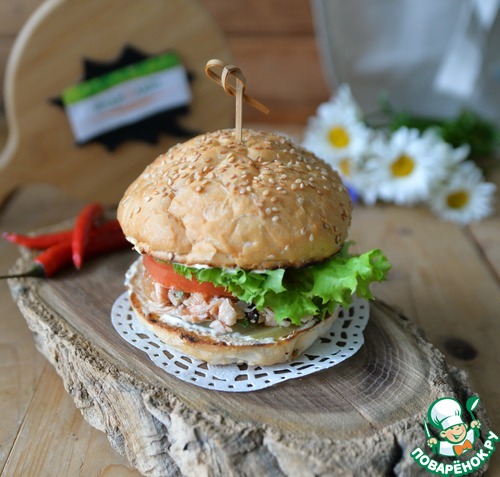 Бургер из индейки с пикантным соусом