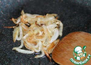 Бургер с индейкой и карамелизированным луком