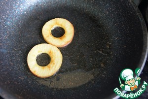 Бургер с индейкой и карамелизированным луком