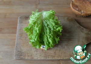 Бургер с индейкой и творожным соусом