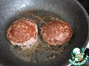 Бургер с индейкой и творожным соусом