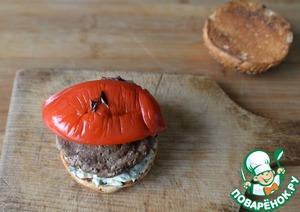 Бургер с индейкой и творожным соусом