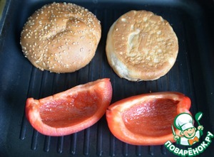 Бургер с индейкой и творожным соусом