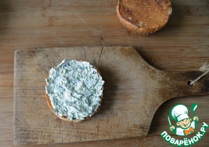 Бургер с индейкой и творожным соусом