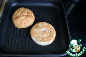 Бургер с индейкой и жюльеном