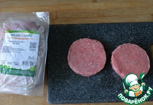 Бургер с индейкой и жюльеном