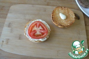 Бургер с индейкой и жюльеном