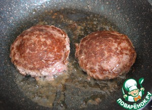 Бургер с индейкой и жюльеном