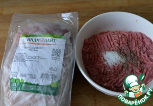 Бургер с индейкой и жюльеном