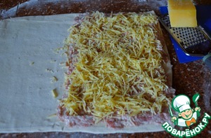 Слоёные палочки с фаршем и сыром