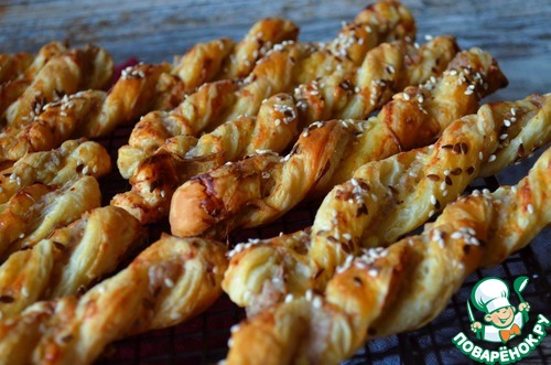 Слоёные палочки с фаршем и сыром