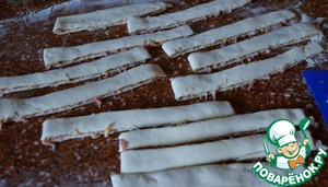 Слоёные палочки с фаршем и сыром