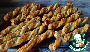 Слоёные палочки с фаршем и сыром