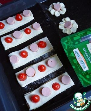 Слойки с сосисками и черри