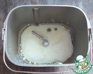 Дрожжевой пирог с сосисками и сыром