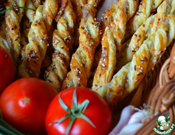 Слоёные палочки с фаршем и сыром