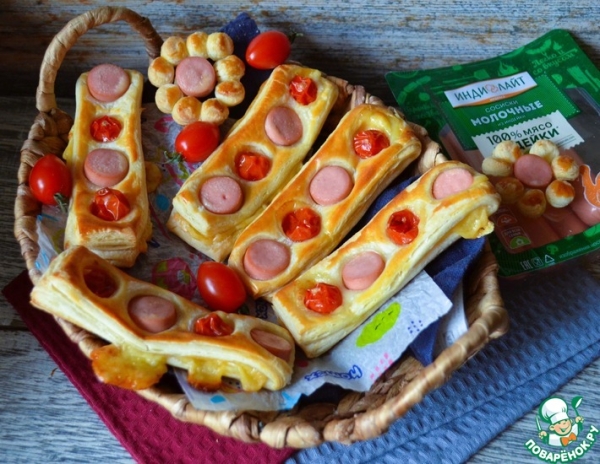 Слойки с сосисками и черри