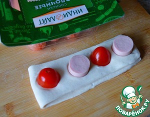 Слойки с сосисками и черри