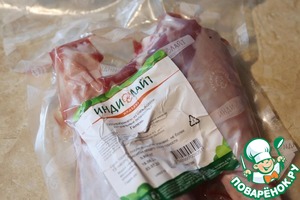 Фаршированная голень индейки с овощами и шампиньонами